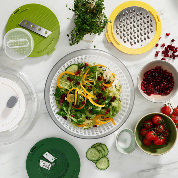 Le set de préparation de salade Multi-Prep de Joseph Joseph effectue plusieurs tâches